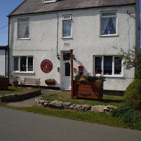 Sportsmans Lodge Bed And Breakfast Amlwch Esterno foto